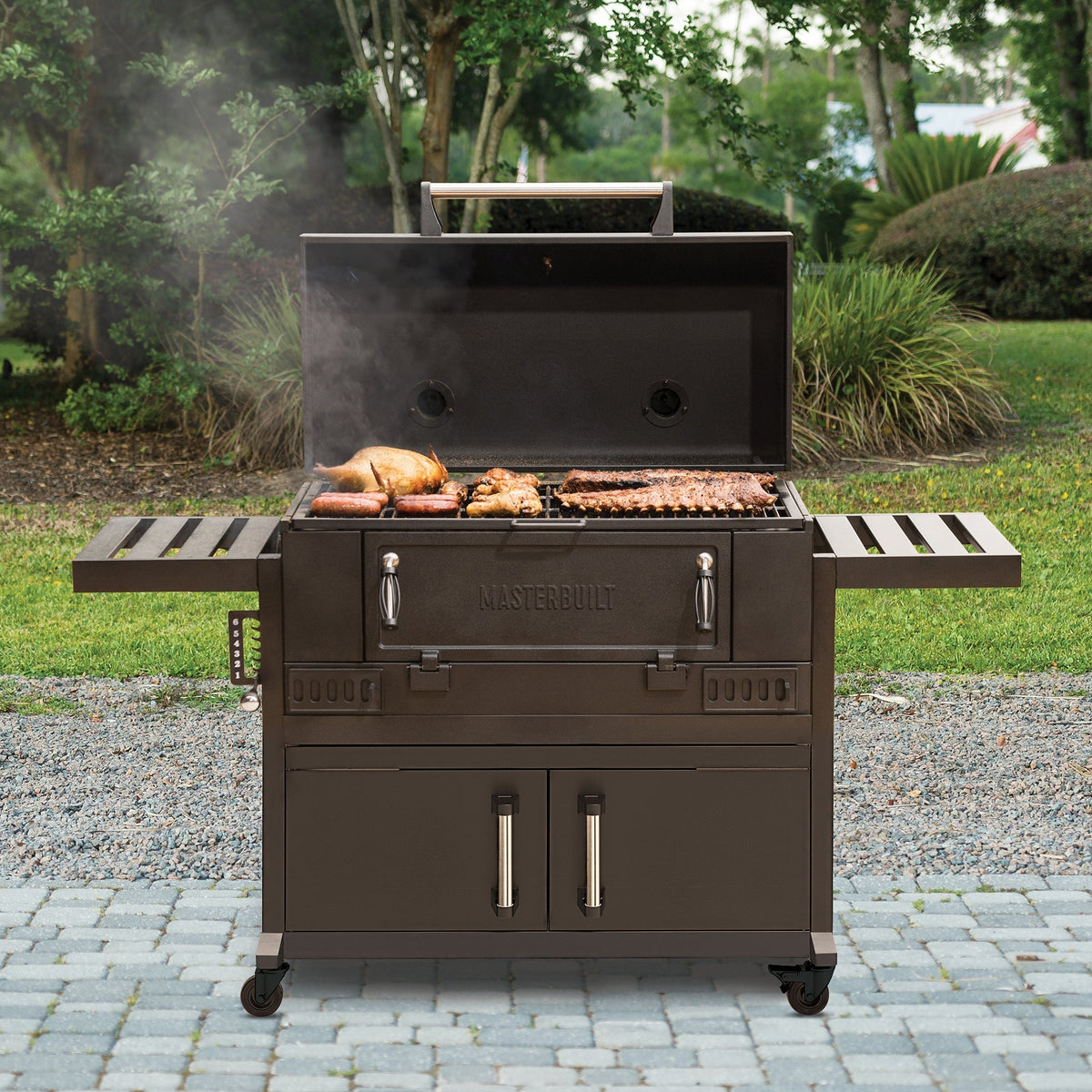 Masterbuilt 36-inch Charcoal Grill — photo 2