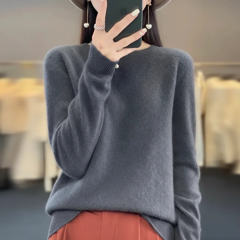 Women's Crewneck Cashmere Jumper - Pullover Style — photo 6