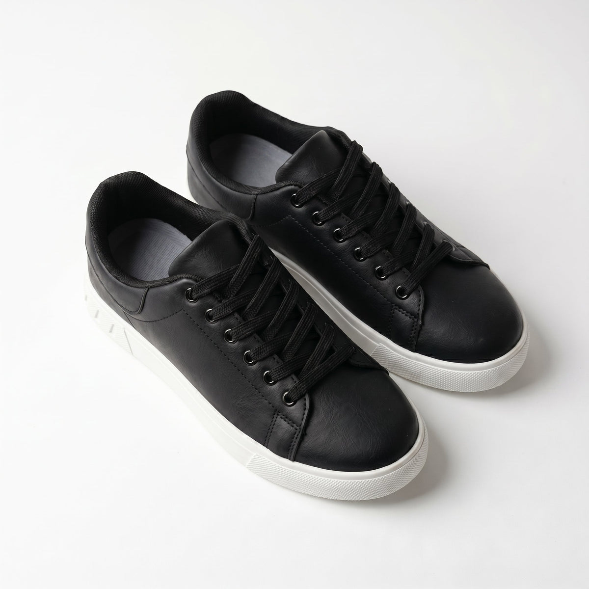 Jonas – Minimalist Casual Low-Top Trainers — photo 4