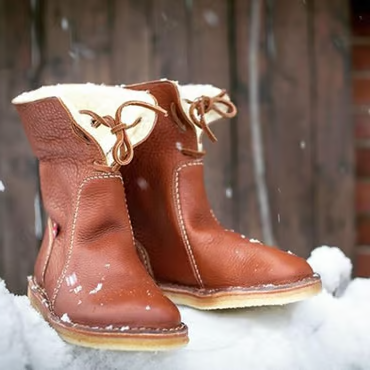 Waterproof Wool Lined Leather Winter Boots Lace Up Vintage Style Boots with Crepe Rubber Sole — photo 12