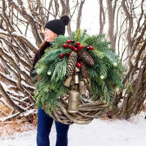 Farmhouse Christmas Wreath Boho Rustic Vine Wreath with Pinecones Berries and Golden Bells 17 Inch — photo 8